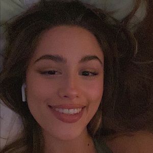 Meet your Posher, Alora